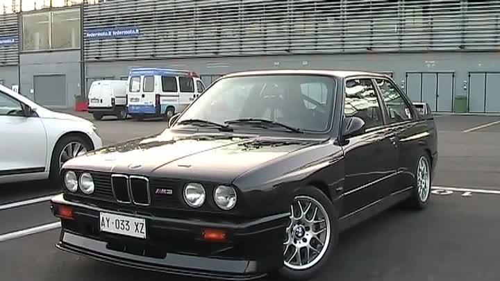 Крутое прохождение трека в исполнении BMW M3 E30