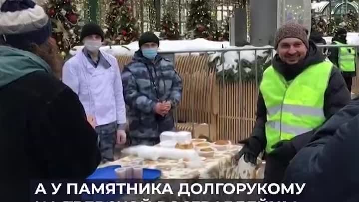 полиция раздает маски