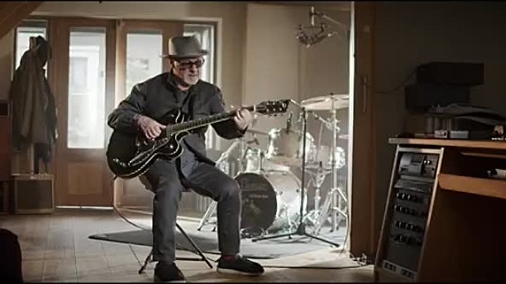 Paul Carrack - You're Not Alone [Official Video]
