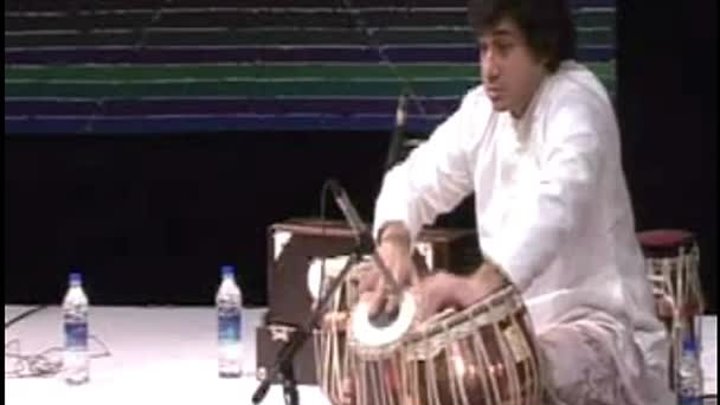 Ustad Zakir Hussain (tabla) & Navin Sharma (dholak) & Aditya ...