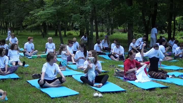Липецк парк Победы День йоги 19 июня 2016