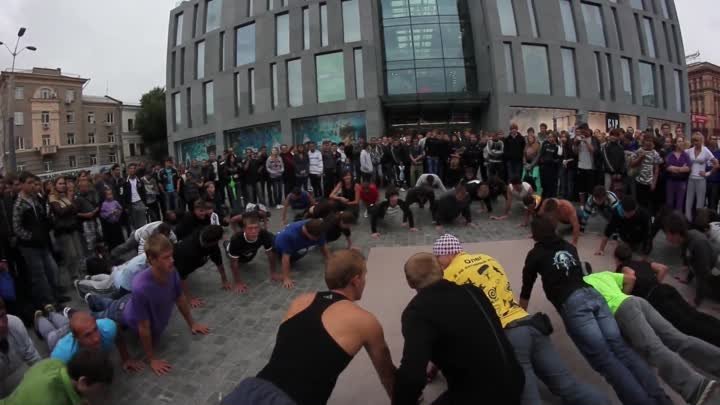 Тренировка Street Workout в центре Днепропетровска