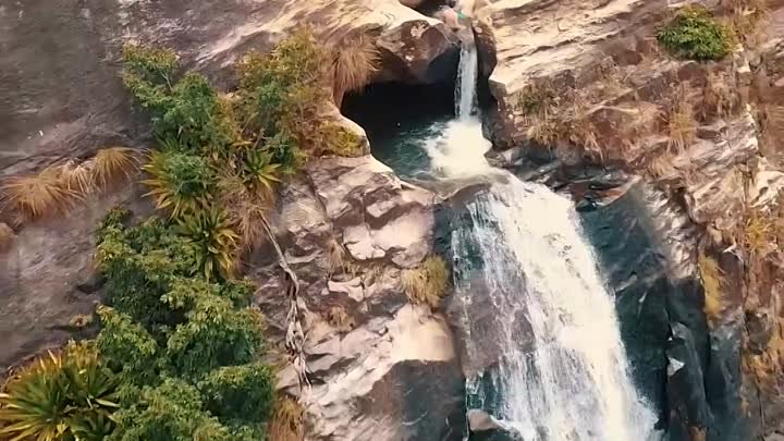 Водопад Диялума, Шри-Ланка