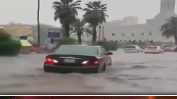 Небывалые дожди затопили Мекку