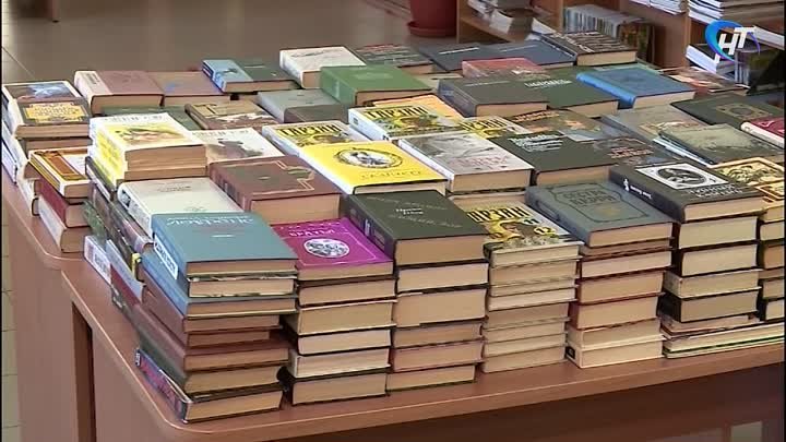 Новгородская библиотека имени Балашова получила в подарок большую ко ...