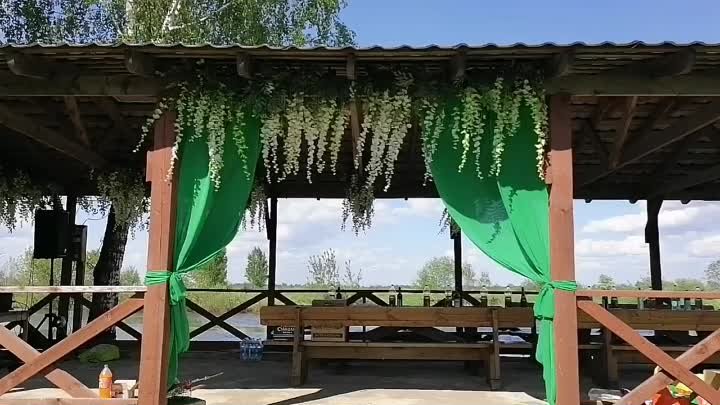 Декор беседки на свадьбу на базе отдыха "Белогостицы" 