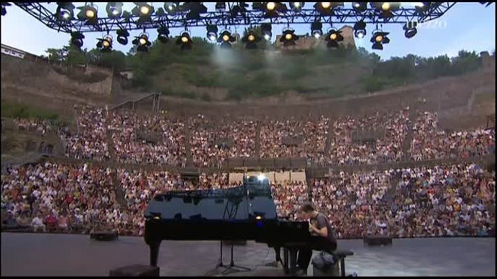 Brad Mehldau - Teardrop (Jazz a Vienne 2010 - video)