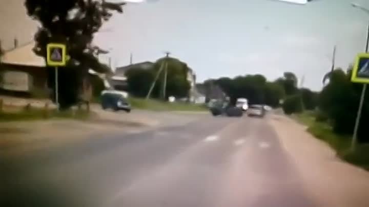 ДТП в Покровке ׃ 12 летний водитель седана протаранил автомобиль ско ...