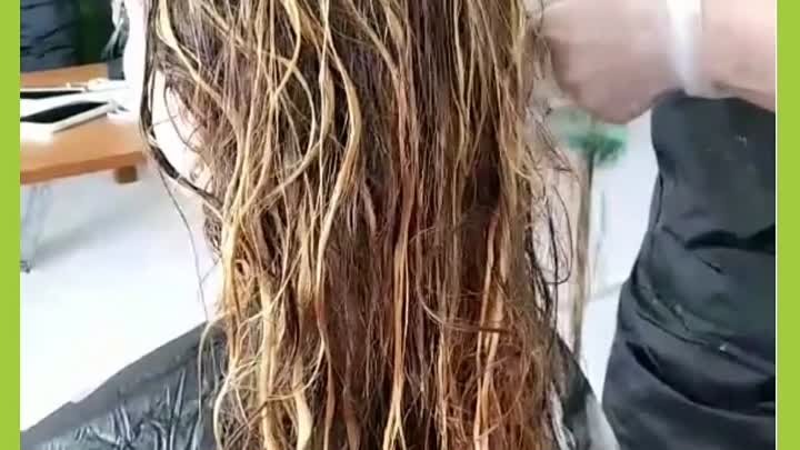 Так проходят занятия по курсу Современные техники окрашивания волос