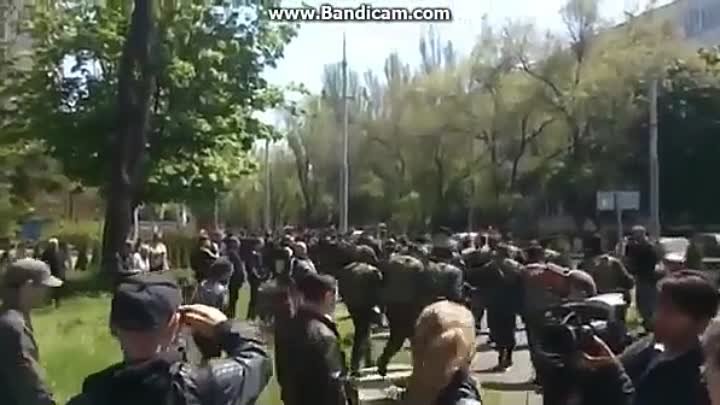 Мариуполь 9 мая 2014 г. Отступление украинской армии.
