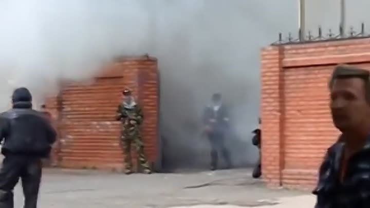 "Бандерлоги" штурмуют УВД Мариуполь 9 05 2014 как это было