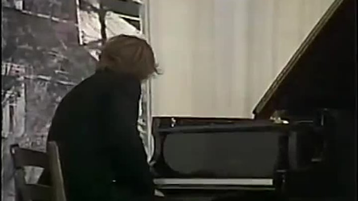 Александр Слободяник исполняет прелюдию № 24 Шопена.