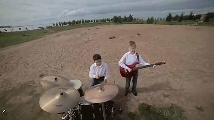 Дети поют гимн  России!