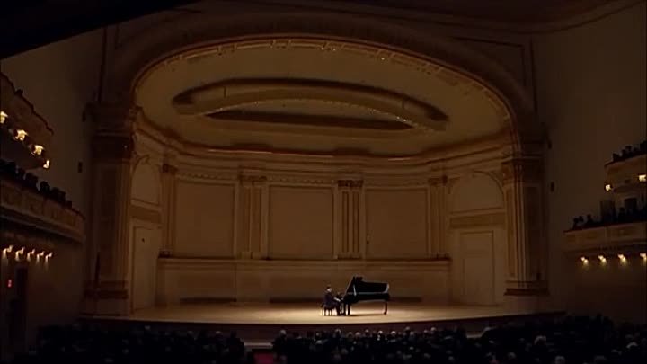 Денис Мацуев исполняет Сонату №3 Людвига ван Бетховена в Карнеги Холле.