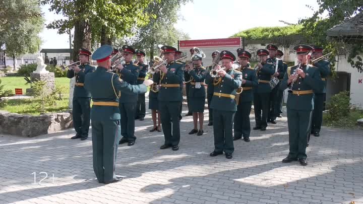 Сотни экспонатов боевой славы