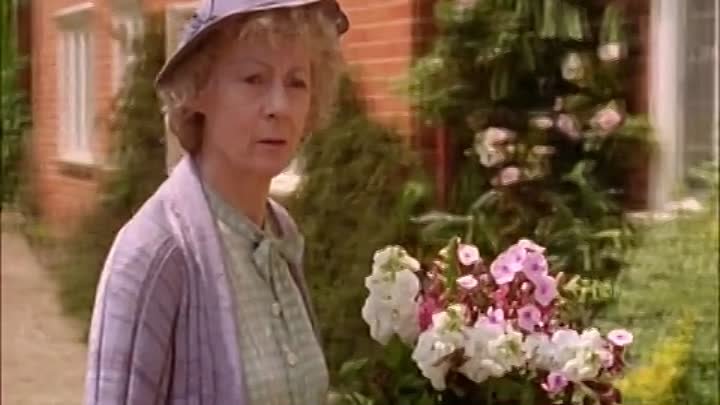 Agatha Christies Marple 1X04 - A Murder Is Announced-4