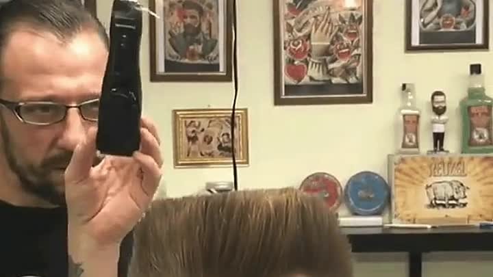 А вы точно парикмахер?