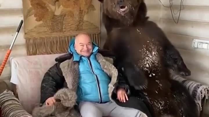 Игорь Маменко и медведь