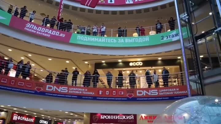 Рождественский флешмоб в ТРЦ РИО подготовили студенты Коломенской ду ...