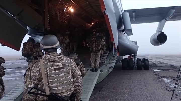 ВКС России доставили подразделение миротворческого контингента ВС Ки ...