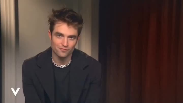 Robert Pattinson on Italian TV show Verissimo while promoting #TheBatman