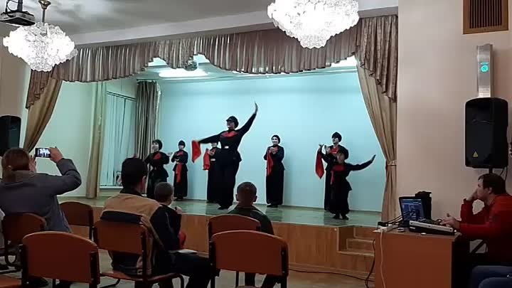 Грузинский танец. Танцует детский кисловодский  ансамбль Дружба.