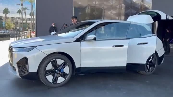 BMW выпустила кроссовер меняющий цвет за две секунды [Фото. Новости]