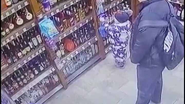 Мужчина ворует спиртное в алкомаркетах Челябинска