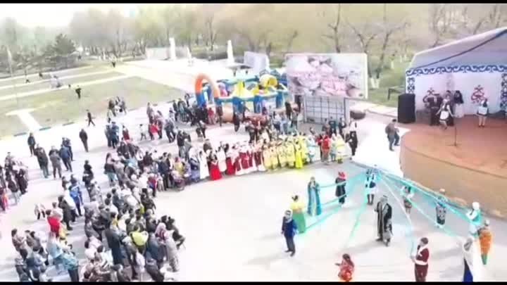А вот и подоспело видео с празднования Дня единства народа Казахстан ...