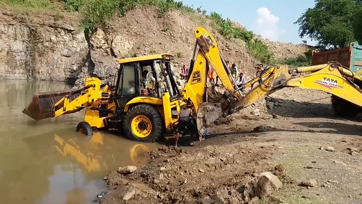Never Seen Before @ Jcb 3dx Rescue - From 15 Ft. Deep Water