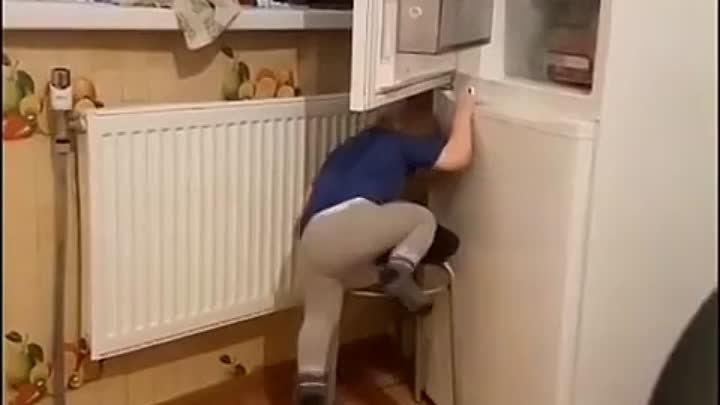 Непослушная дверца холодильника