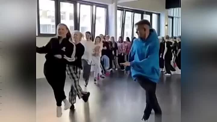 Как же я завидую людям, которые умеют так танцевать!