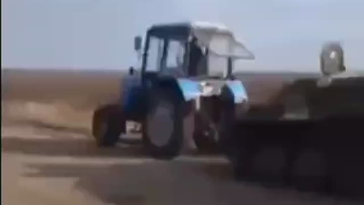 Предприимчивый житель Украины под шумок решил утащить на тракторе ос ...