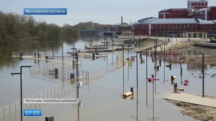 Подъем воды в клязьме. Уровень воды в реке Клязьма Орехово Зуево. Речка Клязьма Орехово Зуево. Разлив Клязьмы. Половодье на Клязьме.