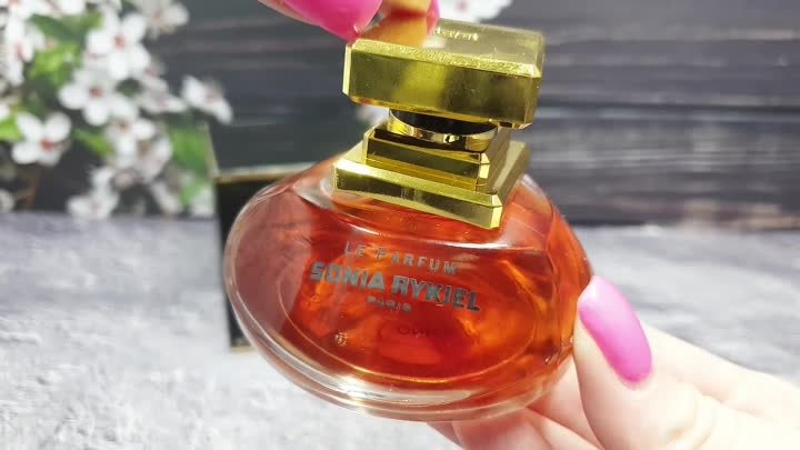 Необыкновенный парфюм Соня Рикель Ля Парфюм отражает вечный поиск ид ...