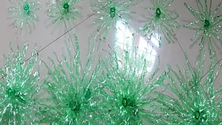 Рождественская елка из пластиковых бутылок (1)