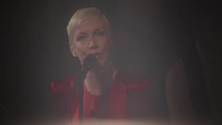 Annie Lennox - September In The Rain