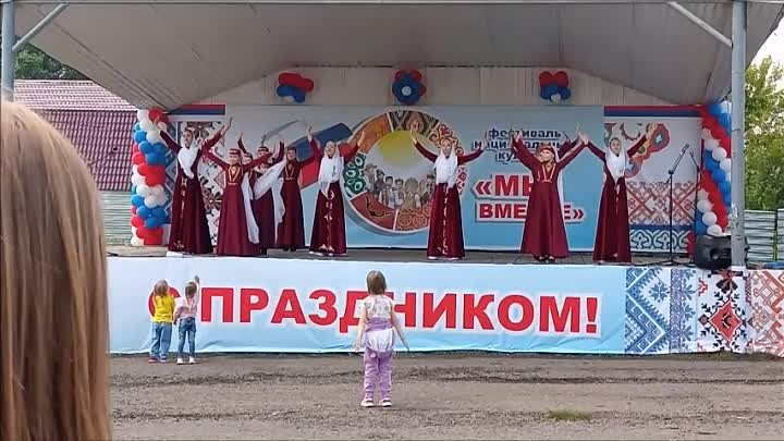 Танцевальный коллектив "Антрэ"