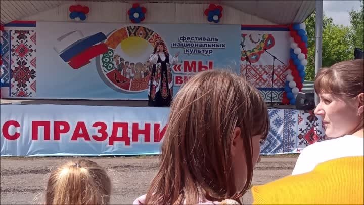 «Россия»-исполняет Оксана Костикова