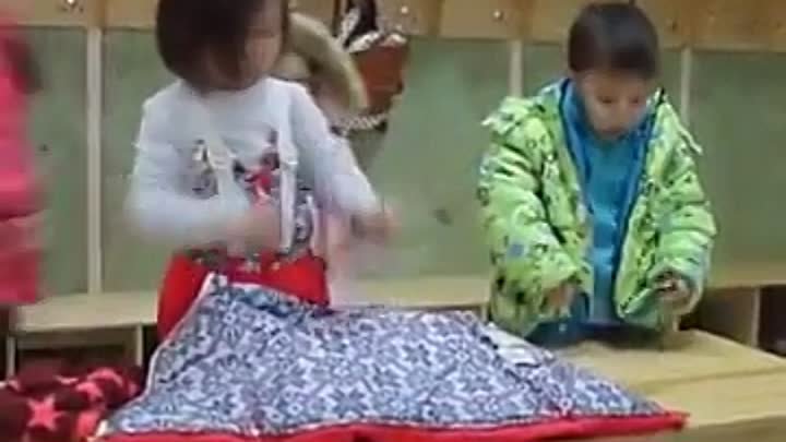 Учим ребенка одевать быстро верхнюю одежду