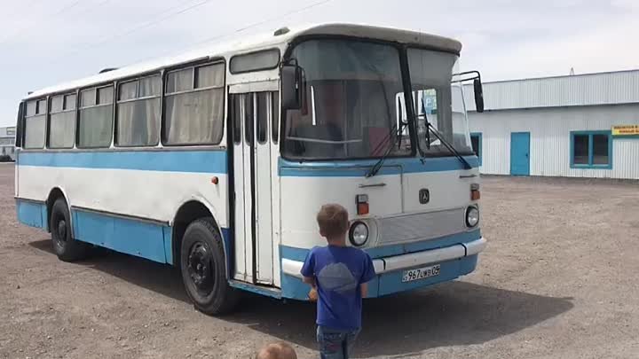 Наш автобус ЛАЗ-695Н 1979г.в. Во время поездки в Музей ретро автомоб ...