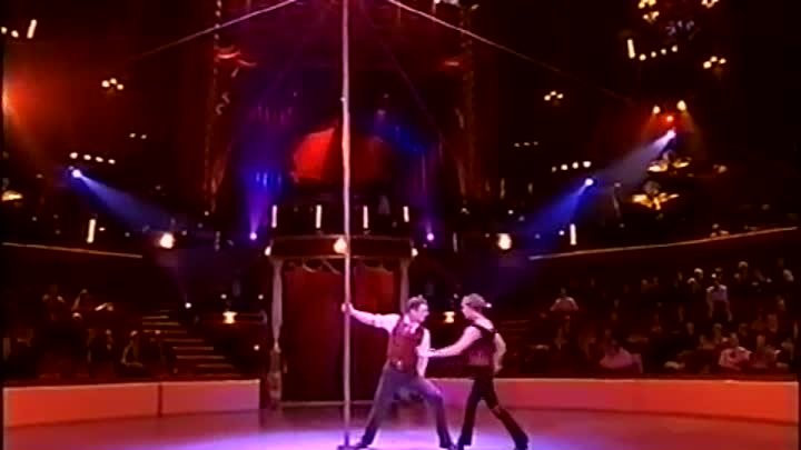 Vertical Tango at Festival Mondial du Cirque de Demain