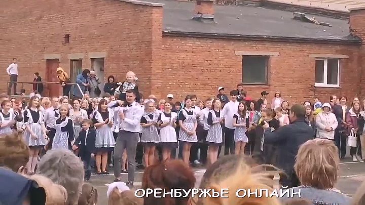 Школа 23 орск. Школа 51 Орск. Последний звонок в школах Москвы 2022 год. Школа 29 Орск.