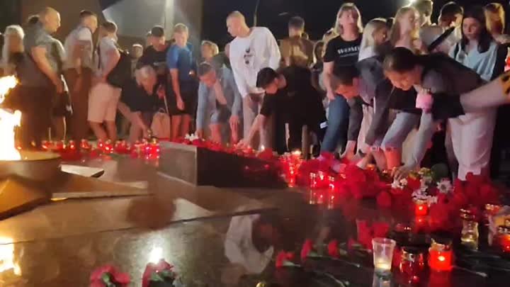 Возложение свечей во время акции «Свеча памяти» в Липецке