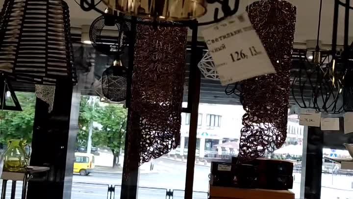 Подвесные люстры в торговом доме на Немиге