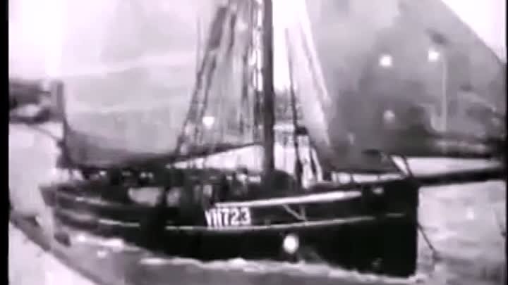 Рыбацкие лодки Ярмута покидают гавань