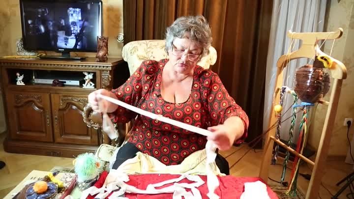 Как нарезать полоски для коврика из футболки