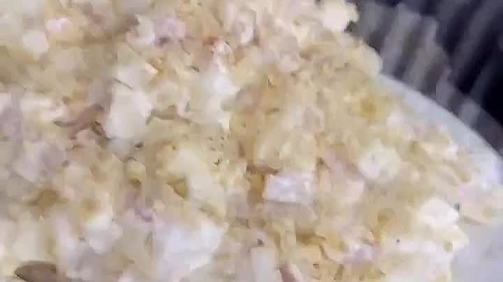 Пикантный салат с ананасами и копченым сыром🥗