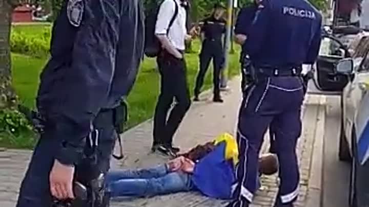 Задержанные украинцы. Группа задержания. Полиция Латвии задержала. Полиция Европы.