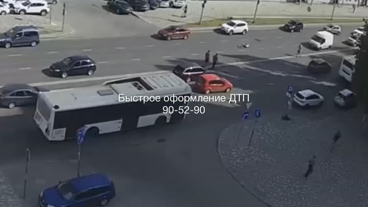 На проспекте Победы в Липецке Тойота сбила убегающего из магазина вора
